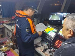 浙江舟山海警局查获今年禁渔期首起非法捕捞案