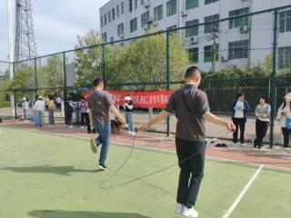 激扬五四青春 畅享趣味运动