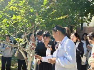 行走的课堂！泰山学院有门《植物学实验》课，带学生感知校园植物