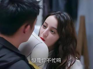 女人的这4种“样子”，说明她在“假装爱你”，男人要尽早明白！