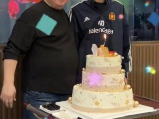 准备复出？王晶生日会小杨哥露脸现身，不带货被猜要合拍电影