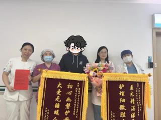 在产房的“关键战场”上，她们是生命的无声摆渡人