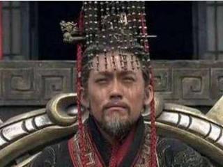 他少年登基，被母亲压制四十余年，一朝奋起，奠定统一天下的基础