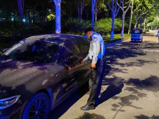 廊坊开发区：民辅警深夜“拉车门”，拉出群众的“安全感”