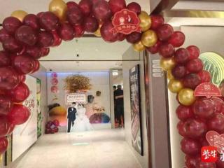 紫牛热点｜赞！不收礼金、自己表演，95后新人在海底捞办140人“极简婚宴”