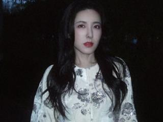十万粉丝流失！曾黎团队 “甩锅式” 公关，加速事业危机