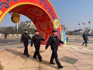 “五一”假期寻回18个孩子！青岛金沙滩守护者为游客撑起平安伞