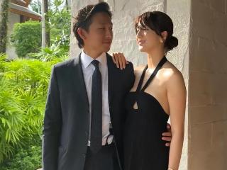 吴千语施伯雄首次以夫妻档参加婚礼，吴千语晒幸福甜蜜照