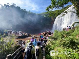 揽客51.2万人次！赤水靠山水“出圈”，美食活动“留客”