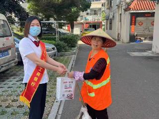 工行绍兴嵊州支行开展“劳动节”工行驿站主题活动
