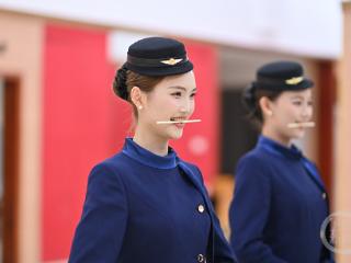 世界微笑日 | 空乘专业学生练习“微笑”迎接未来