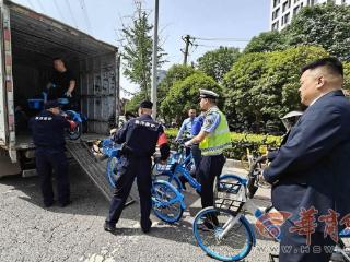 交警队长在一线|天谷七路非机动车与机动车违停占道 交管高新大队积极治理