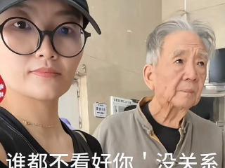 曝79岁画家张伯金晚年生活！小38岁前妻贴身照顾，每月给开5000元