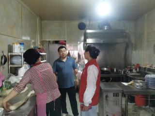 济阳街道财工街社区深入排查商铺安全隐患