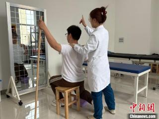 黑龙江：中西医结合治疗脊柱侧弯 助力青少年“挺直腰杆”