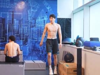 杨瀚森赴美特训第三天！早上日常训练，下午开启联合试训各种培训