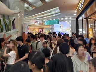 门店大排长龙，“外卖大战”引爆“五一”餐饮销情