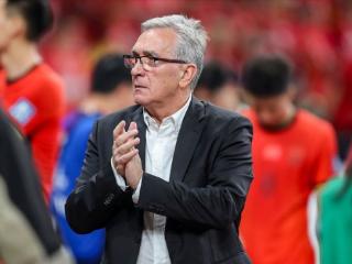 国足将迎来新面孔，只要伊万坚持单后腰，他们也无法改变结果