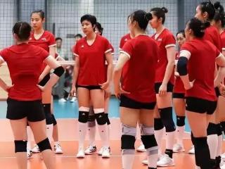 女排又一19岁1米90重炮崛起：大力跳发凶猛，当李盈莹替身？