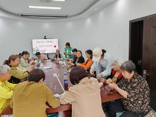 重庆渝北回兴街道开展母亲节DIY夜灯制作活动