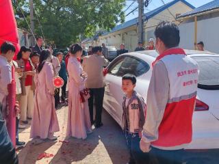 德州天衢新区宋官屯街道“红马甲”引领移风易俗新时尚