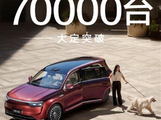 2025最狂新能源家用SUV！问界M8大定破7万台：用时22天