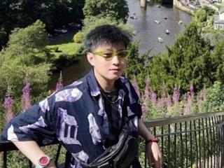 赵心童遭围堵！夺冠后人气飙升，回深圳在机场被工作人员围住合影