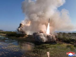朝鲜进行远程炮及导弹系统联合打击训练 金正恩指导(图)