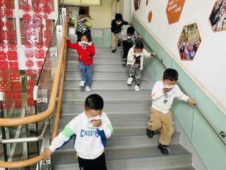 淄博市淄川区实验幼儿园开展消防应急疏散演练活动