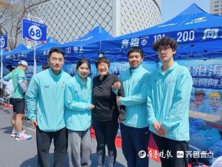 凡人歌·青岛故事丨青马跑道上女子晕厥，4名青科大学子专业施救