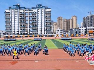 湖南龙山二中：广播体操比赛展青春风采(图)