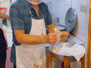 “荣昌扯面大爷”自家面馆营业额翻3倍，大足拟聘他为民间美食推介官