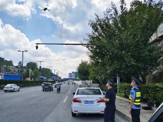 贵阳：“天眼”执法空地联动 违规揽客大巴无处可逃