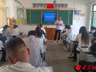 成武县开发区秦庄小学召开六年级毕业班家长会