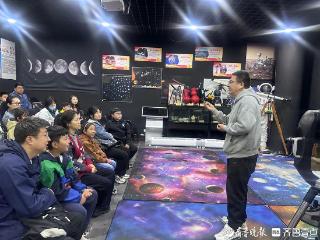 摘颗 “星星” 送给妈妈：母亲节亲子宇宙探秘之旅圆满举行