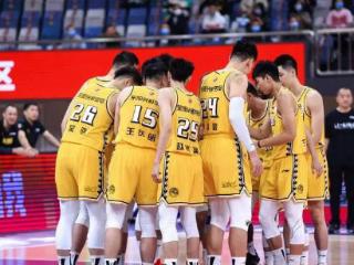 勇攀高峰！广厦逆转战胜北汽，双雄闪耀，全场激战至103-96