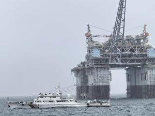 全球首次十万吨级海上浮式油气生产装置浮托组装作业完成