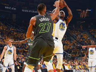 NBA综述：勇士惨遭狼群攻陷1-2落后，或呈现四组2-2平