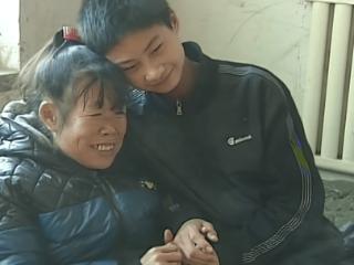 26岁庞众望母亲节告白！眼含泪水不知言语：妈，你看我做的，很好