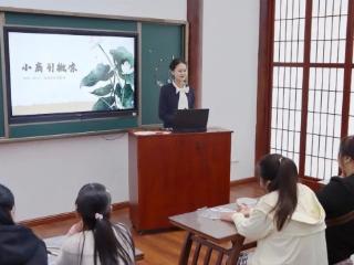 母亲节在博物馆和妈妈制作一把蚕丝扇