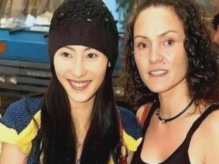16岁怀孕，3段婚姻，55岁拍性感片，张柏芝母亲戴莎莉太勇了