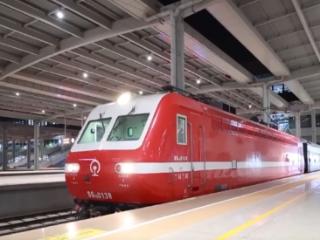 夏季避暑、秋季赏红叶、冬季康养……“银发经济”花样上新撬动经济新“引擎”