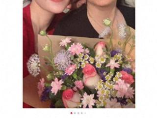59岁郭富城陪岳母过母亲节，方媛被女儿亲吻，腰身圆润疑怀三胎
