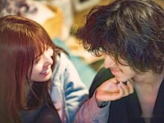 身体比嘴巴更诚实，偷偷喜欢你的女人，才会有这4个“生理喜欢”