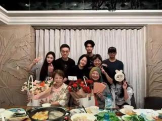 S妈晒母亲节聚餐照：具俊晔已经瘦脱相，大姐徐熙娴也憔悴不堪