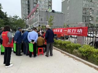 泗水县疾控中心开展“健康体重，一起行动”进社区活动