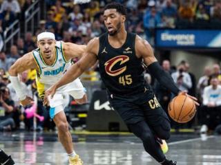 米切尔在对阵步行者G4中受伤离场，骑士官宣他将缺席本场剩余时间