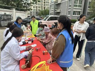 济阳街道财工街社区开展“网格织爱 情暖桑榆”义诊活动