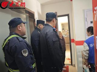 即墨区潮海街道和润社区暨包联单位开展清理楼道杂物“回头看”行动