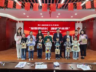盐都区潘黄街道旭日社区携手墨韵书院开展母亲节主题活动